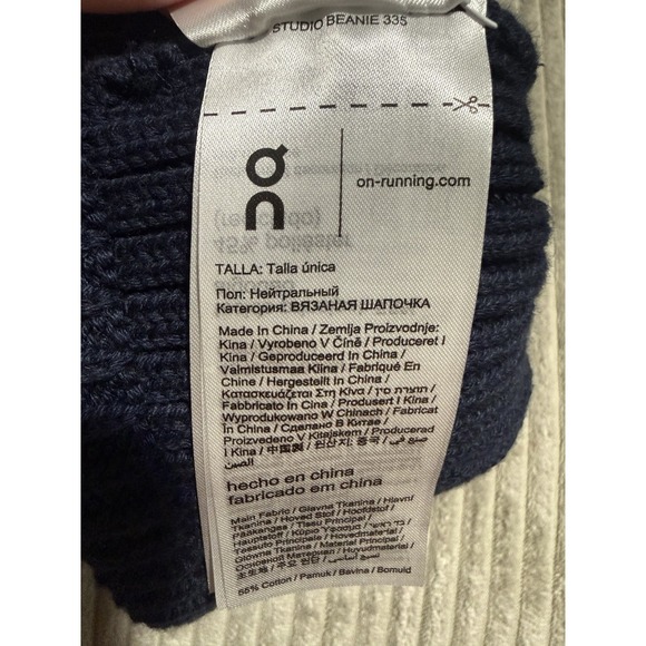 On Cloud Studio Beanie Navy Blue Hat One Size Unisex Knit Sweater Cap Cuffed NEW - Picture 4 of 5